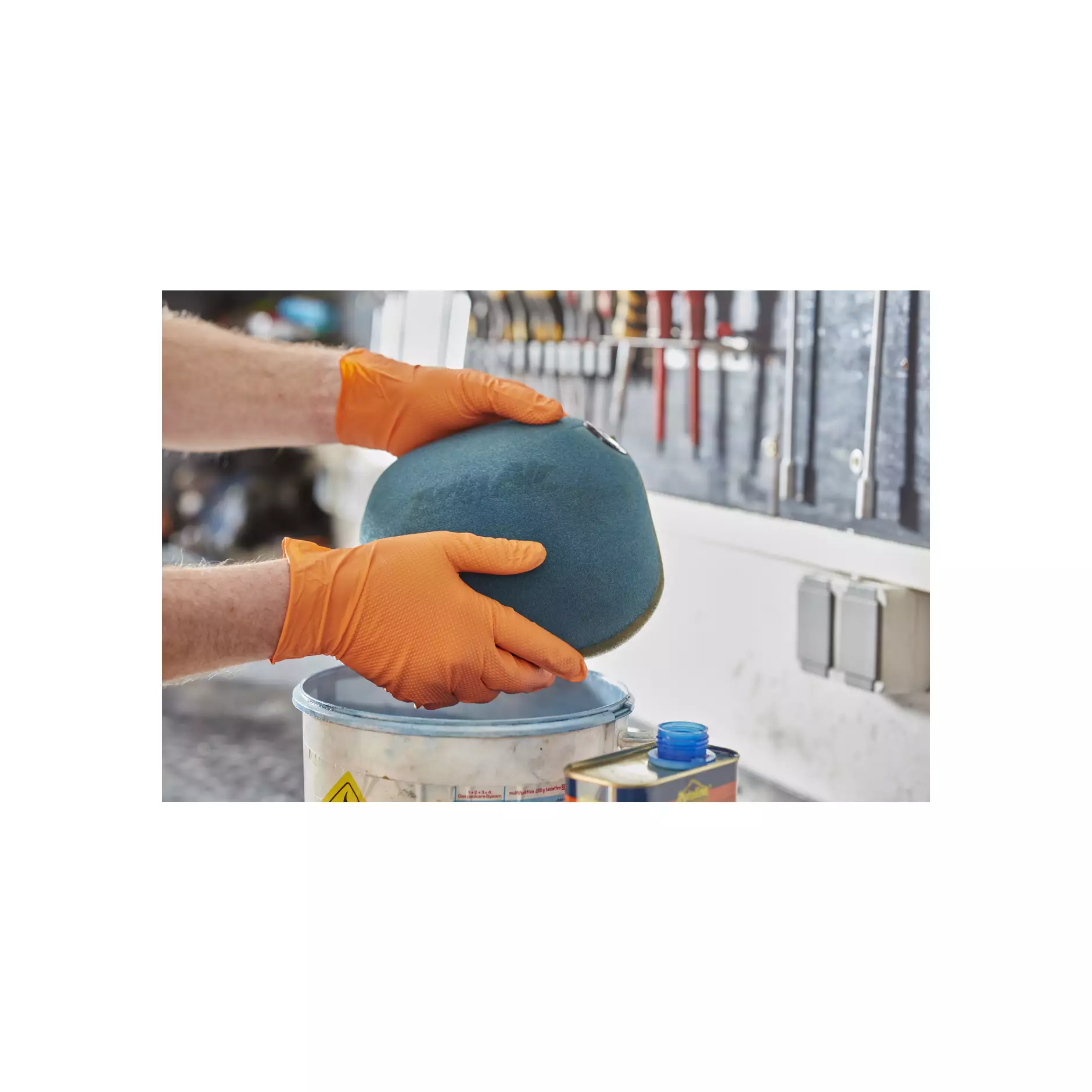 709667-71_Orange Nitril Ultra Grip (3)